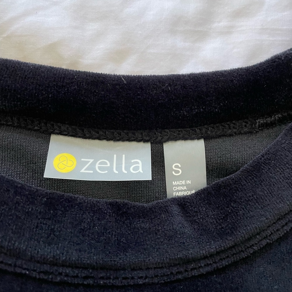 Zella cozy warm but so sexy velour sweatshirt - Picture 3 of 4